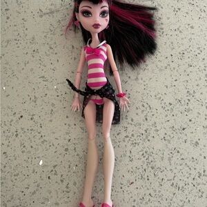 Monster High Skull Shores Draculaura Doll